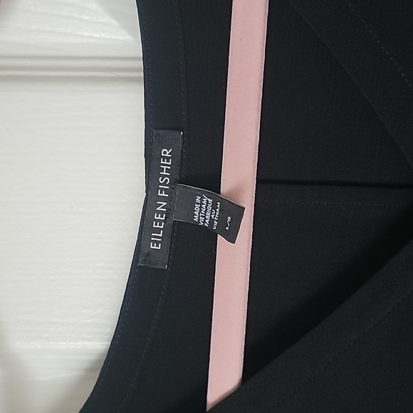 Eileen Fisher vneck top - Picture 2 of 3